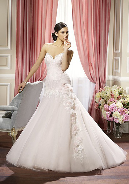 elegant-fit-n-flare-sweetheart-tulle-lace-floor-length-bridal-gown-with-flowers_1403061672